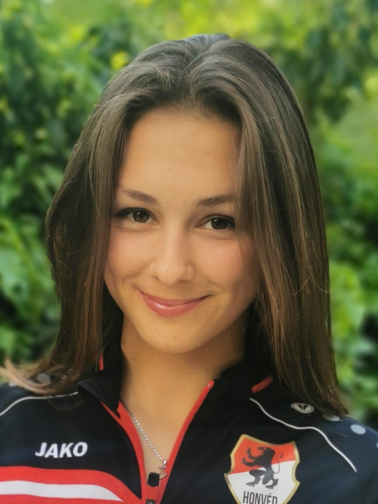 Lora Szkarlett DEBRECZENI